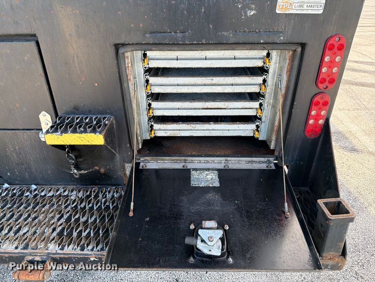 image for item DV7403 2019 Ford F-750 fuel / lube truck