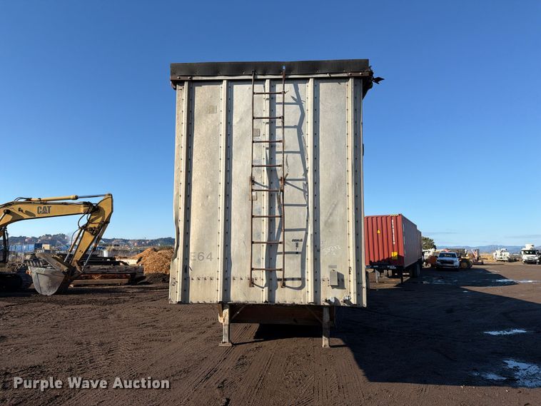 image for item EA0054 1980 Peerless chip trailer