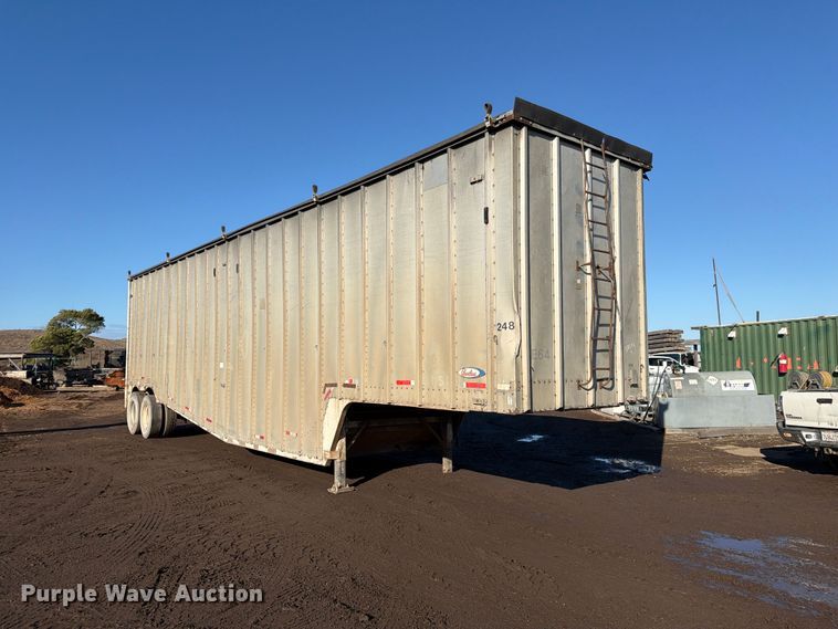 image for item EA0054 1980 Peerless chip trailer