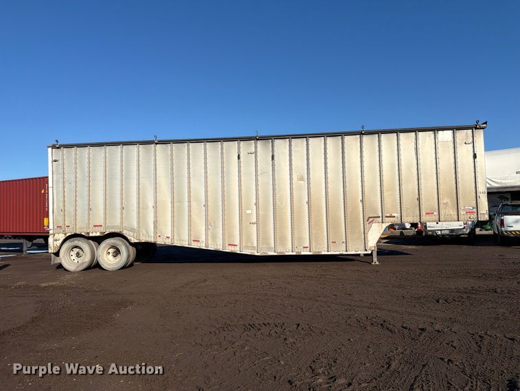 image for item EA0054 1980 Peerless chip trailer
