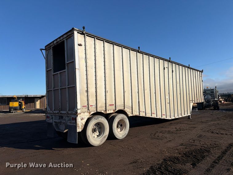 image for item EA0054 1980 Peerless chip trailer