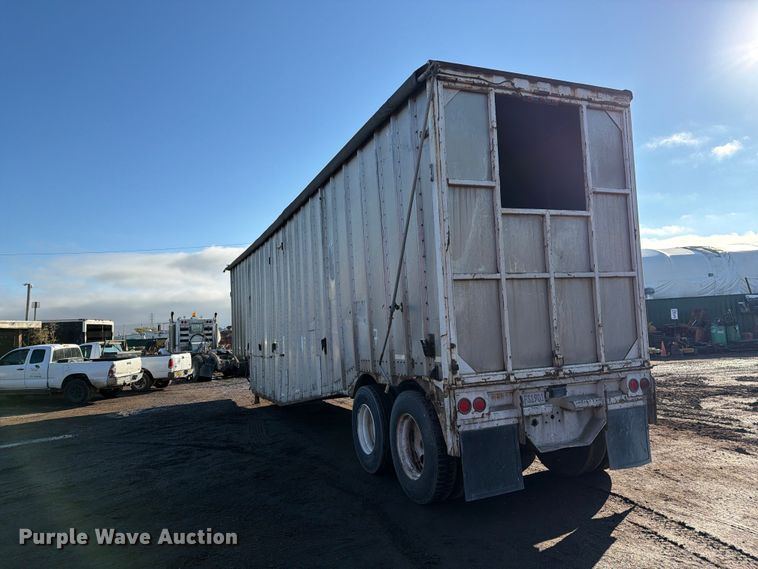 image for item EA0054 1980 Peerless chip trailer