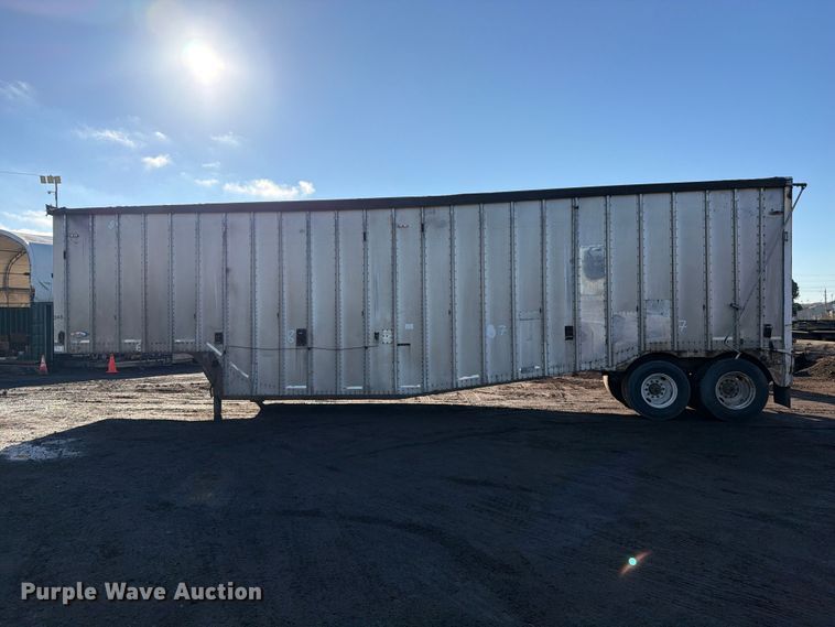 image for item EA0054 1980 Peerless chip trailer