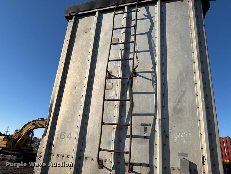 image for item EA0054 1980 Peerless chip trailer