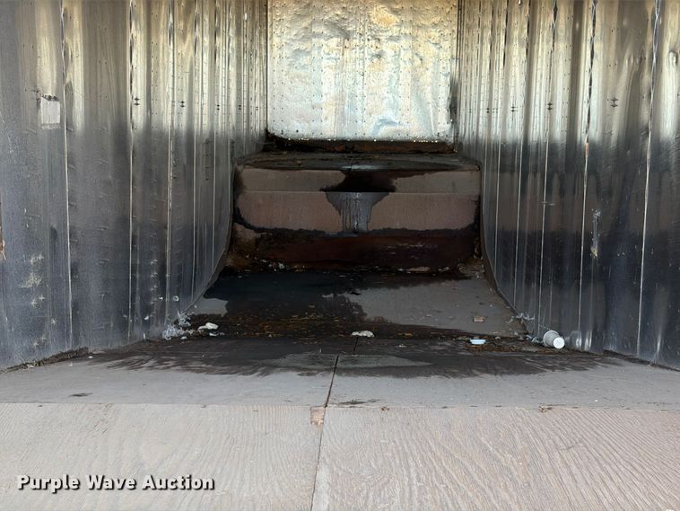 image for item EA0054 1980 Peerless chip trailer