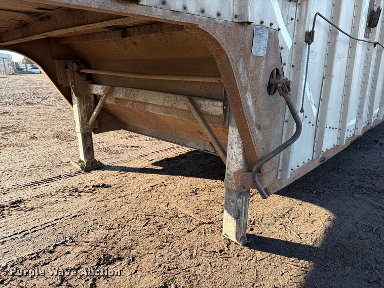 image for item EA0054 1980 Peerless chip trailer
