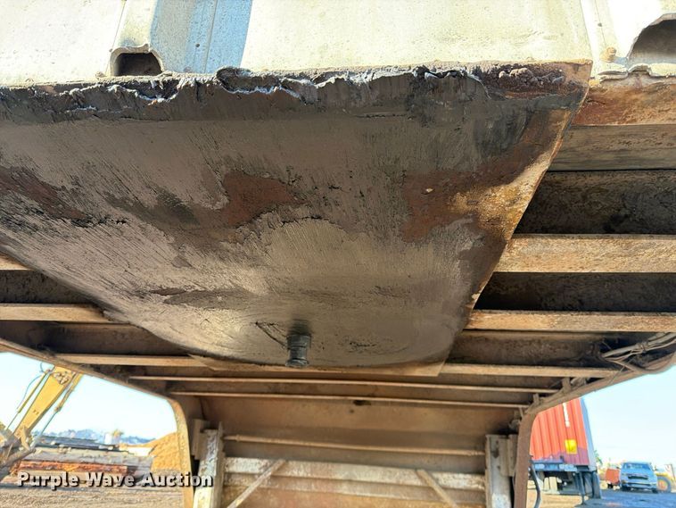 image for item EA0054 1980 Peerless chip trailer