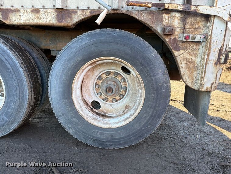 image for item EA0054 1980 Peerless chip trailer