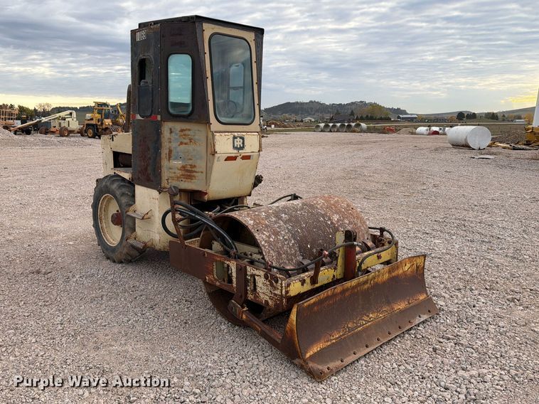 image for item EA0550 1996 Ingersoll-Rand SD-40F single drum vibratory roller
