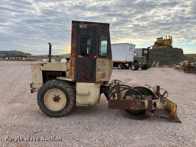 image for item EA0550 1996 Ingersoll-Rand SD-40F single drum vibratory roller