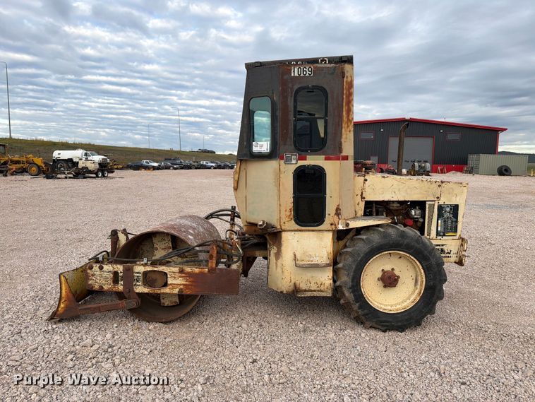 image for item EA0550 1996 Ingersoll-Rand SD-40F single drum vibratory roller