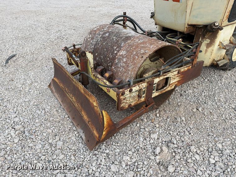 image for item EA0550 1996 Ingersoll-Rand SD-40F single drum vibratory roller