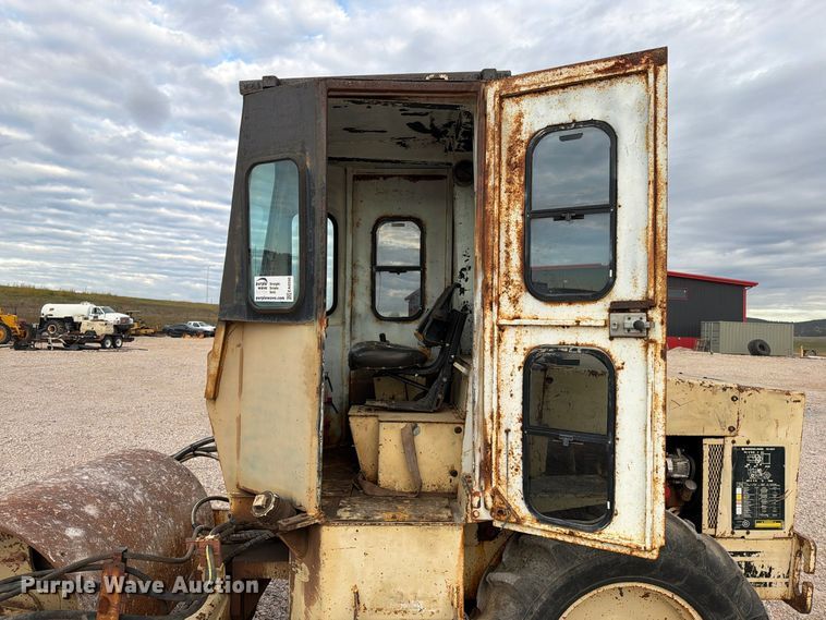 image for item EA0550 1996 Ingersoll-Rand SD-40F single drum vibratory roller