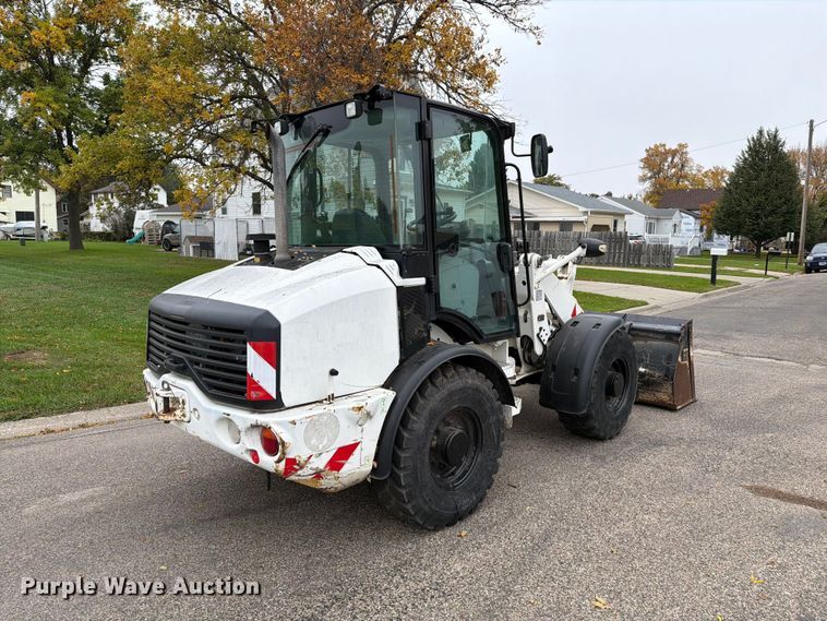 image for item EA0590 2015 Caterpillar 907M wheel loader