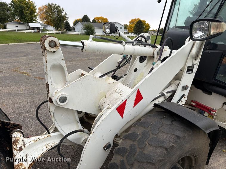image for item EA0590 2015 Caterpillar 907M wheel loader