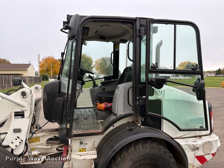 image for item EA0590 2015 Caterpillar 907M wheel loader
