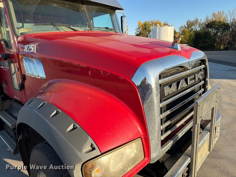 image for item EA0592 2018 Mack GU713 dump truck