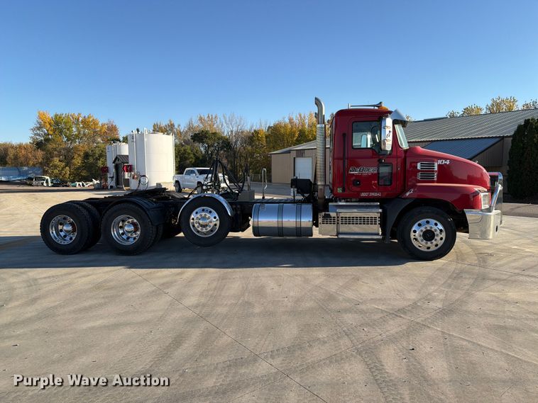 image for item EA0593 2018 Mack Anthem semi truck