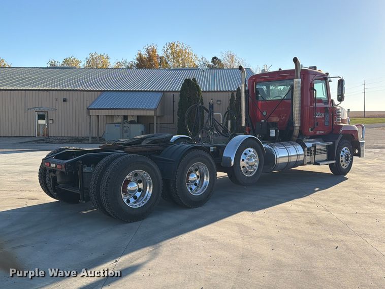 image for item EA0593 2018 Mack Anthem semi truck