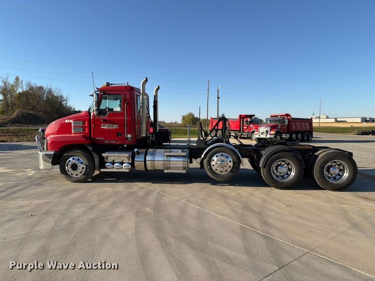 image for item EA0593 2018 Mack Anthem semi truck