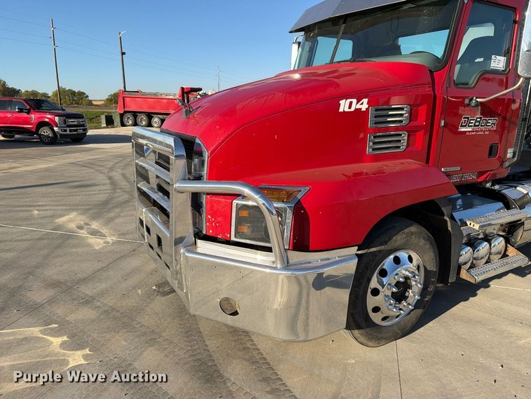 image for item EA0593 2018 Mack Anthem semi truck