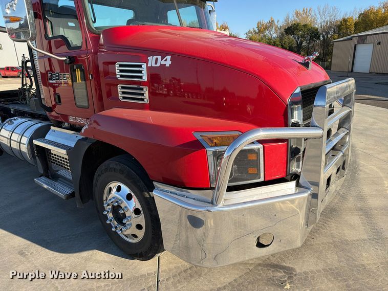 image for item EA0593 2018 Mack Anthem semi truck