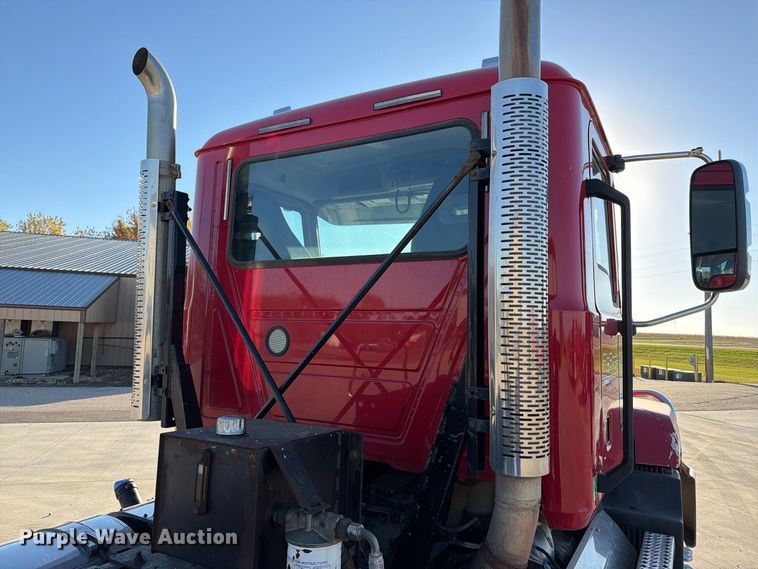 image for item EA0593 2018 Mack Anthem semi truck
