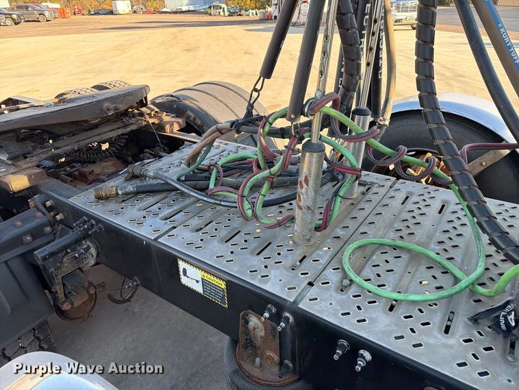 image for item EA0593 2018 Mack Anthem semi truck