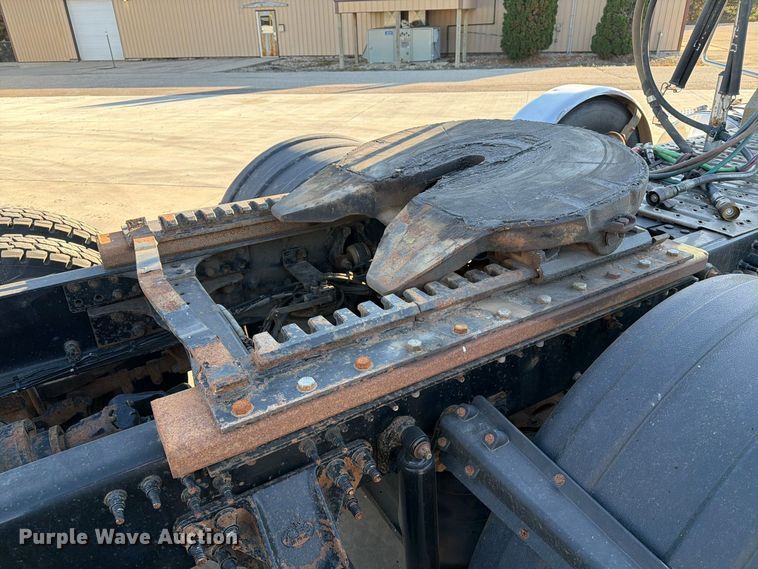 image for item EA0593 2018 Mack Anthem semi truck