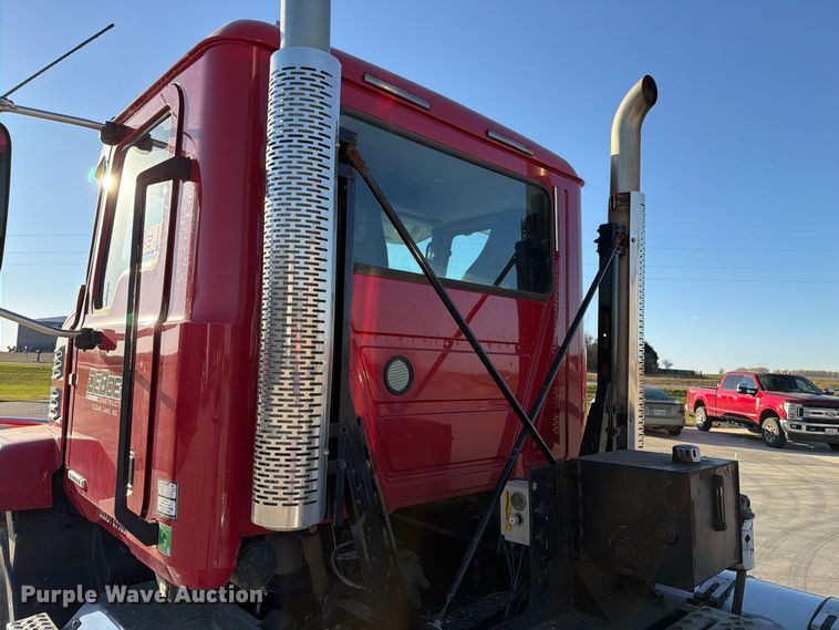 image for item EA0593 2018 Mack Anthem semi truck
