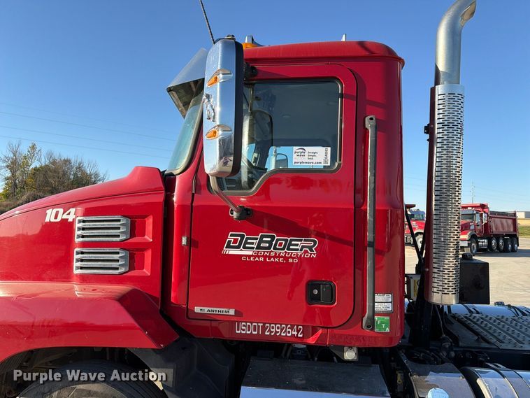 image for item EA0593 2018 Mack Anthem semi truck