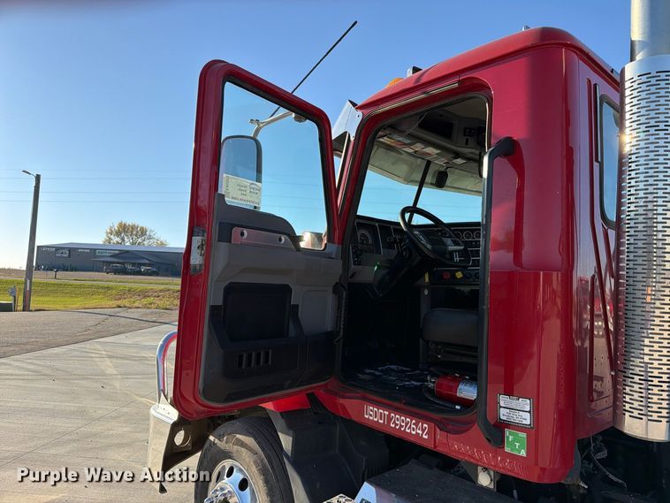 image for item EA0593 2018 Mack Anthem semi truck