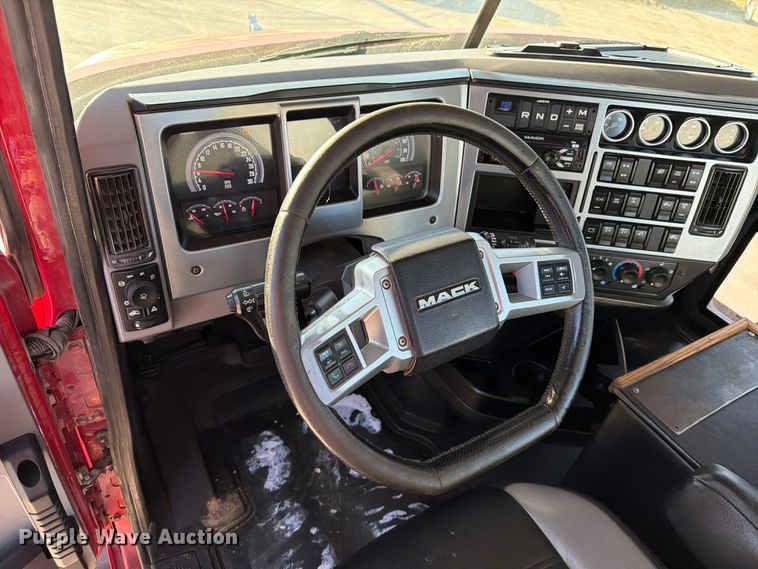 image for item EA0593 2018 Mack Anthem semi truck