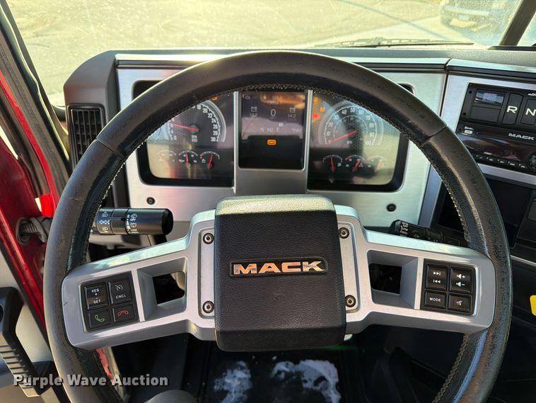 image for item EA0593 2018 Mack Anthem semi truck