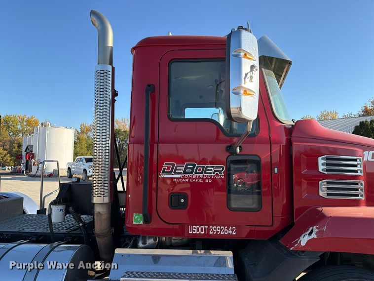 image for item EA0593 2018 Mack Anthem semi truck