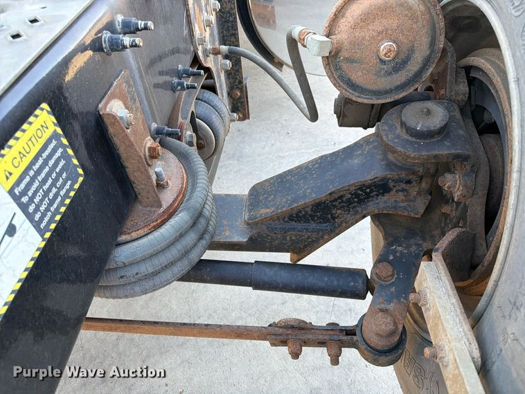 image for item EA0593 2018 Mack Anthem semi truck