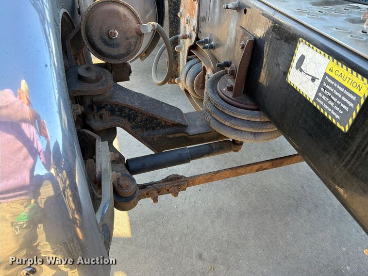 image for item EA0593 2018 Mack Anthem semi truck
