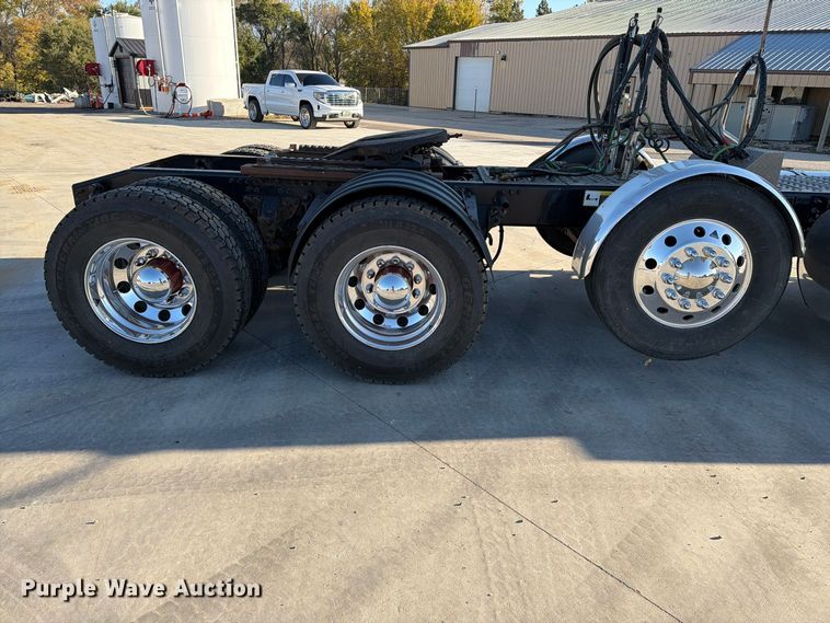 image for item EA0593 2018 Mack Anthem semi truck