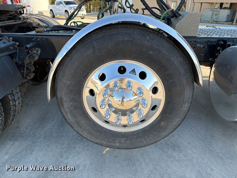 image for item EA0593 2018 Mack Anthem semi truck