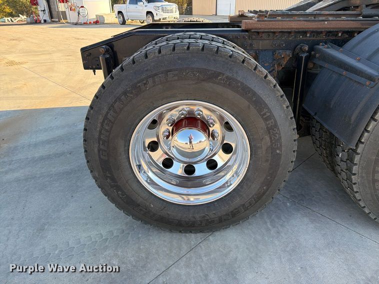 image for item EA0593 2018 Mack Anthem semi truck