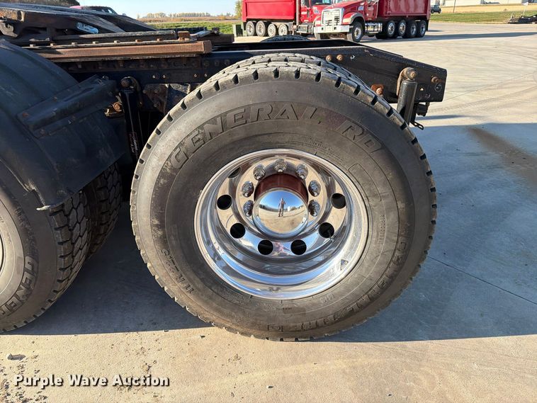 image for item EA0593 2018 Mack Anthem semi truck