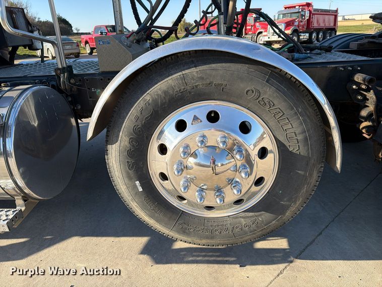 image for item EA0593 2018 Mack Anthem semi truck