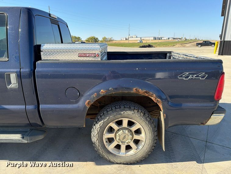 image for item EA0595 2008 Ford F250 Super Duty Crew Cab pickup truck