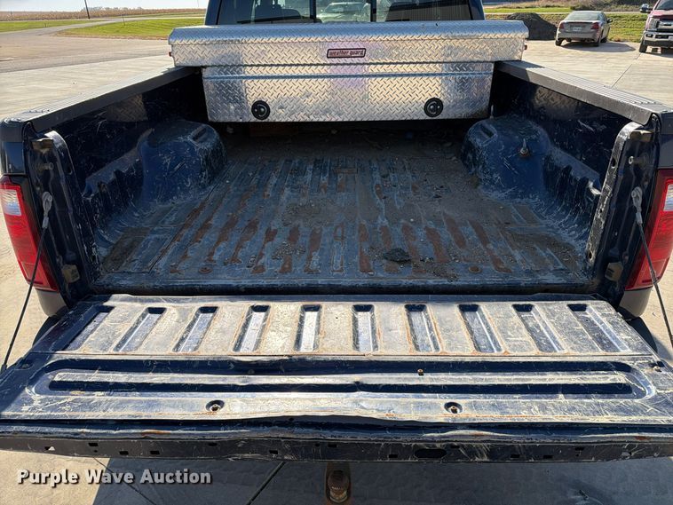 image for item EA0595 2008 Ford F250 Super Duty Crew Cab pickup truck