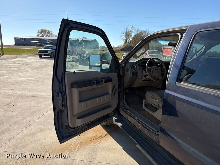 image for item EA0595 2008 Ford F250 Super Duty Crew Cab pickup truck
