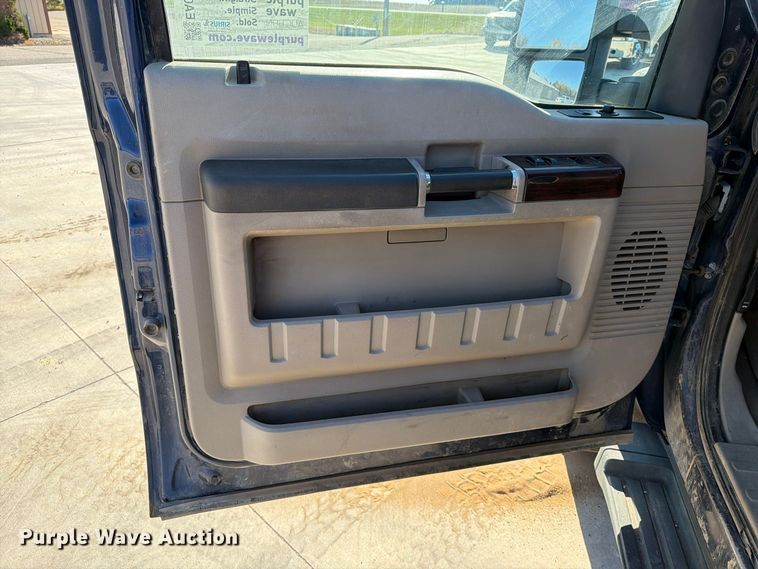 image for item EA0595 2008 Ford F250 Super Duty Crew Cab pickup truck
