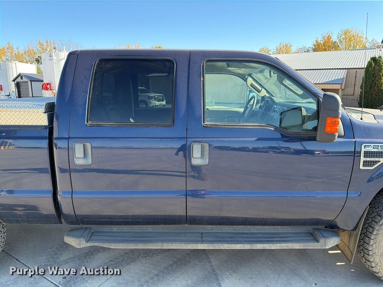 image for item EA0595 2008 Ford F250 Super Duty Crew Cab pickup truck