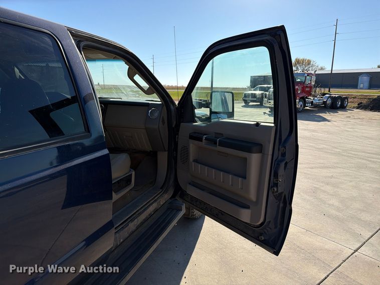 image for item EA0595 2008 Ford F250 Super Duty Crew Cab pickup truck
