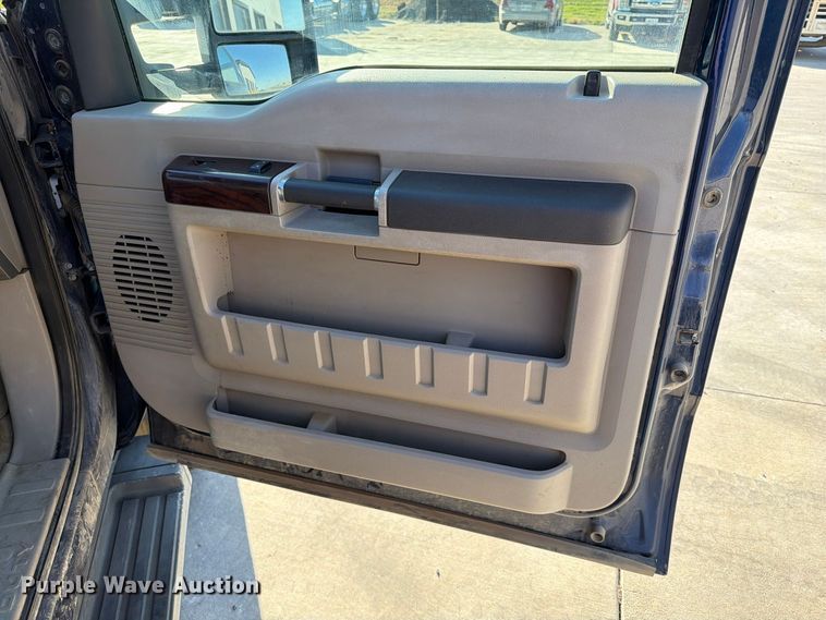 image for item EA0595 2008 Ford F250 Super Duty Crew Cab pickup truck