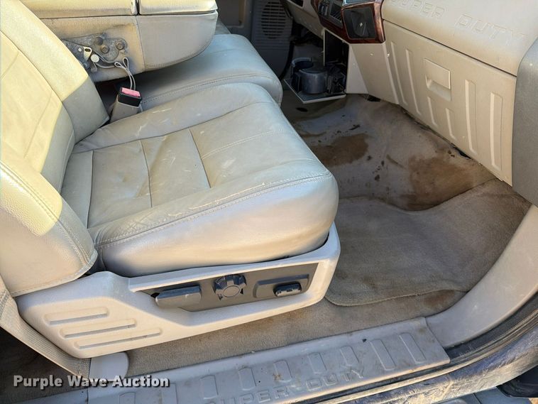 image for item EA0595 2008 Ford F250 Super Duty Crew Cab pickup truck